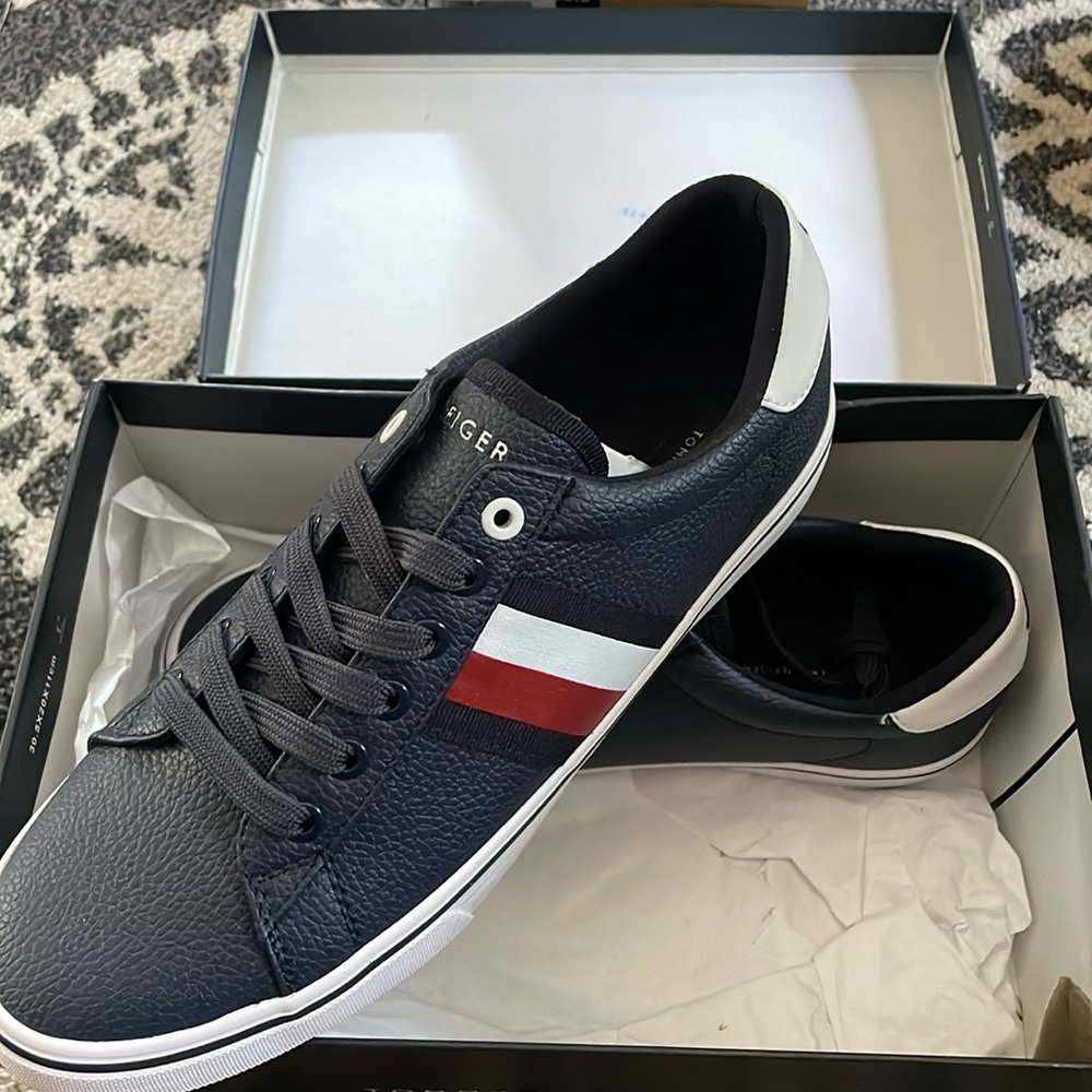Tommy Hilfiger Pesto Dark Blue size 8.5